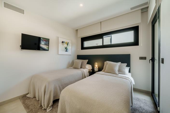 Image No.24-5 Bed Semi-Detached for sale