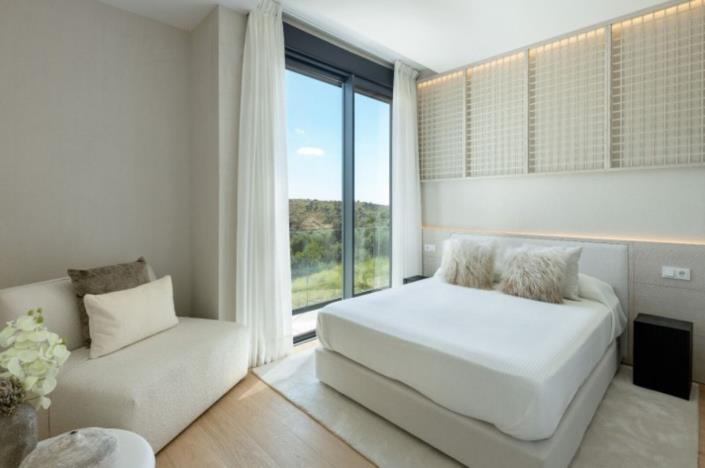 Image No.16-4 Bed Semi-Detached for sale