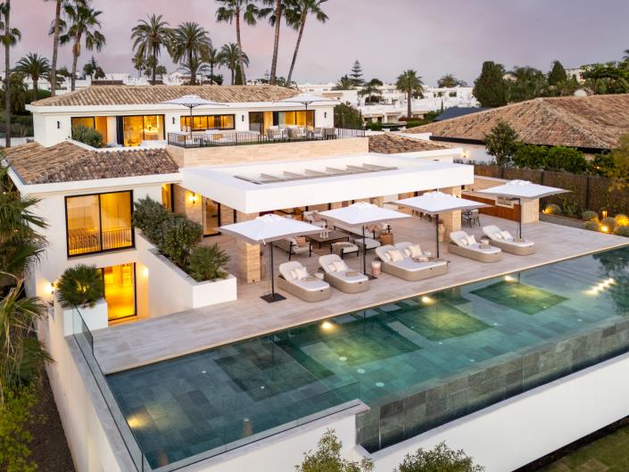 Image No.2-Villa de 6 chambres à vendre à Nueva Andalucia