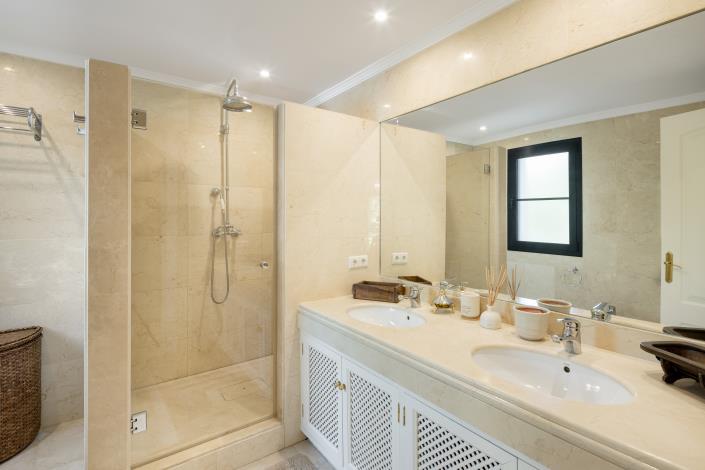 Image No.9-4 Bed Villa for sale