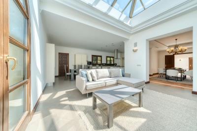 10-bb915d1cb19341576dcdc994b81ab9c5