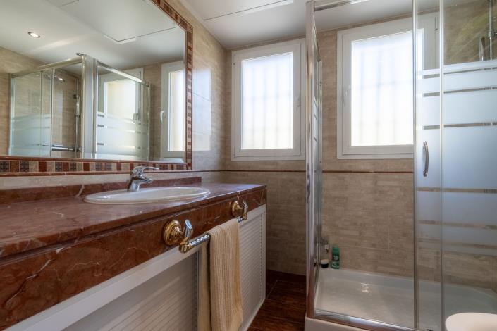 Image No.17-3 Bed Townhouse for sale