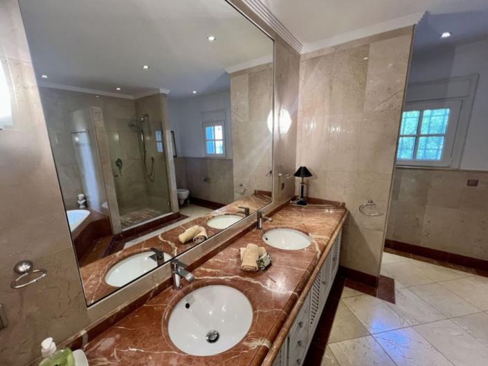 Image No.28-4 Bed Villa for sale