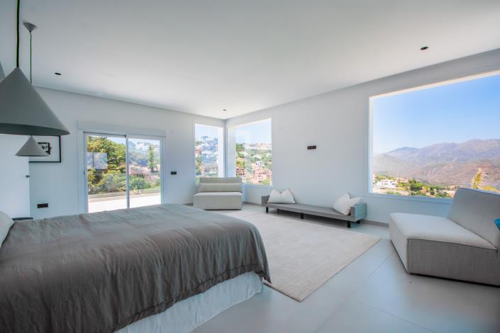 Image No.42-4 Bed Villa for sale