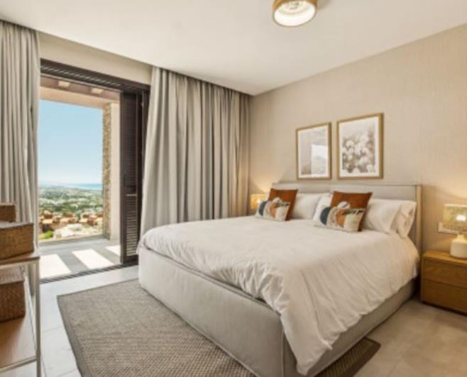 Image No.10-4 Bed Semi-Detached for sale