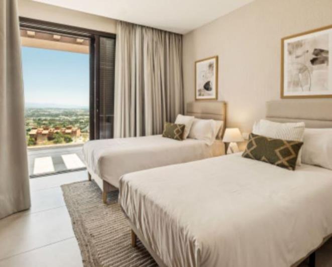 Image No.12-4 Bed Semi-Detached for sale