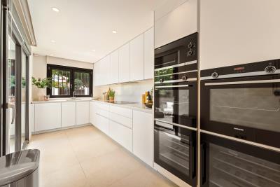 06ed0c3b-b56a-4afb-8227-373e55a5249d