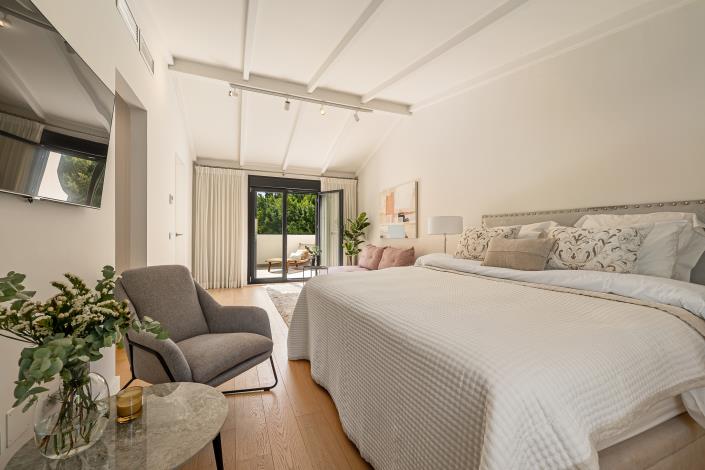 Image No.14-4 Bed Townhouse for sale