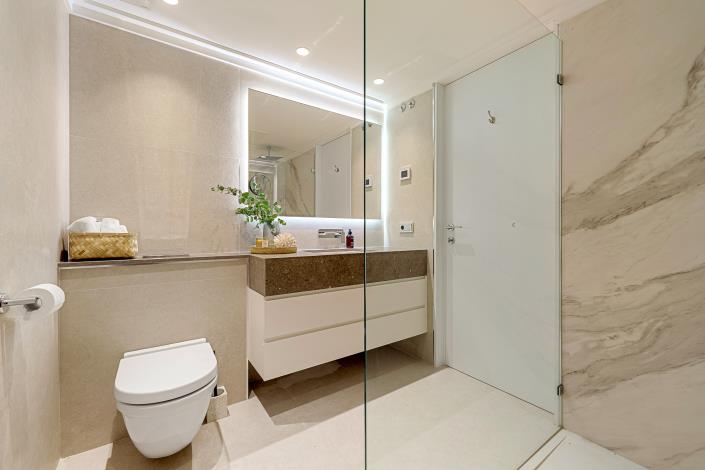 Image No.18-4 Bed Townhouse for sale