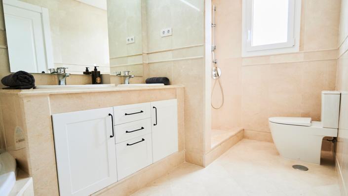 Image No.24-3 Bed Apartment for sale