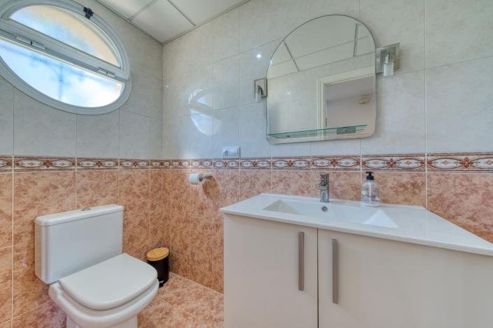 Image No.11-4 Bed Townhouse for sale