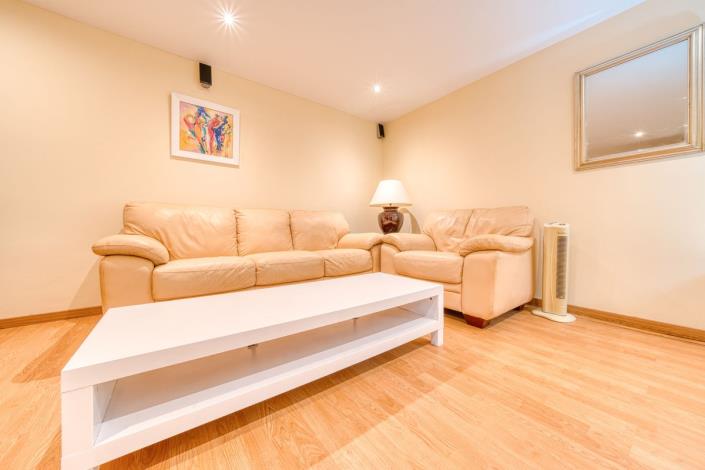 Image No.25-4 Bed Townhouse for sale