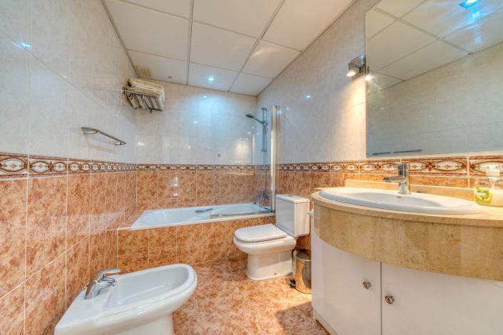 Image No.31-4 Bed Townhouse for sale