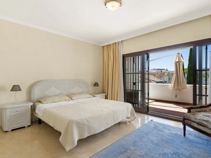 Image No.10-3 Bed Townhouse for sale