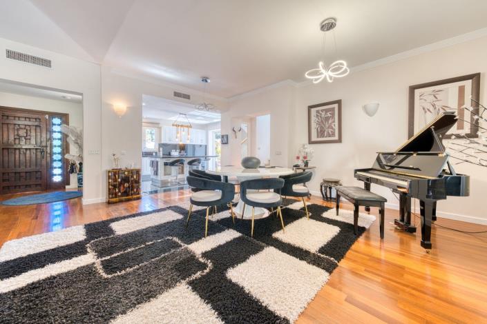 Image No.11-5 Bed Villa for sale