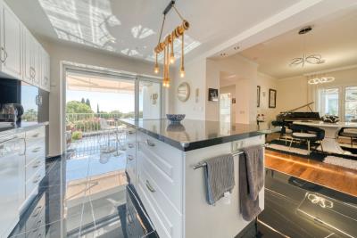 13-5fd73dea700db77384c091ca9818b1a9