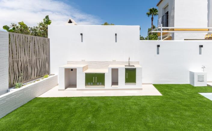 Image No.12-4 Bed Townhouse for sale