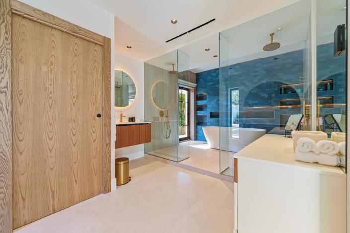 Image No.9-5 Bed Villa for sale