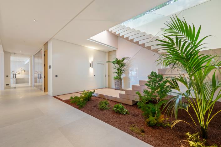 Image No.6-8 Bed Villa for sale