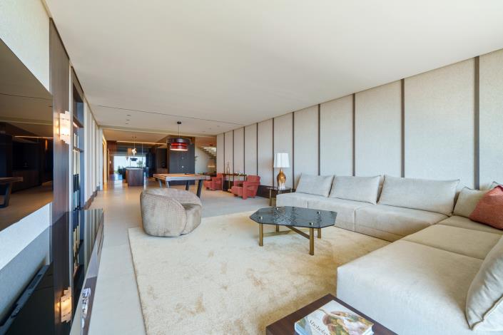 Image No.9-8 Bed Villa for sale