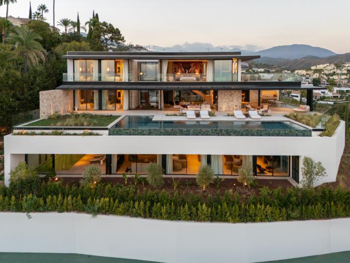 Image No.55-8 Bed Villa for sale