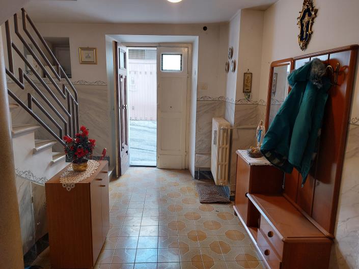 Image No.9-4 Bed Townhouse for sale