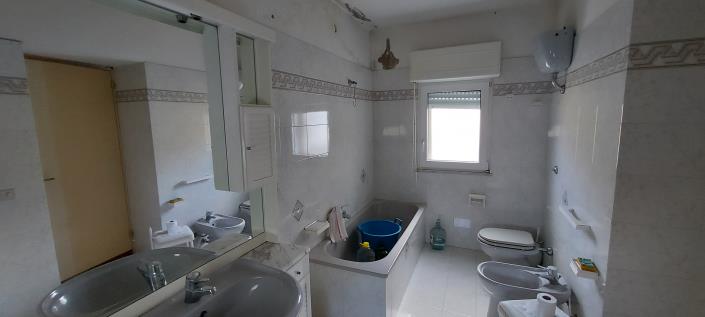 Image No.11-3 Bed Country House for sale