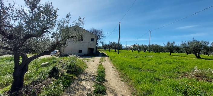 Image No.7-2 Bed Country Property for sale