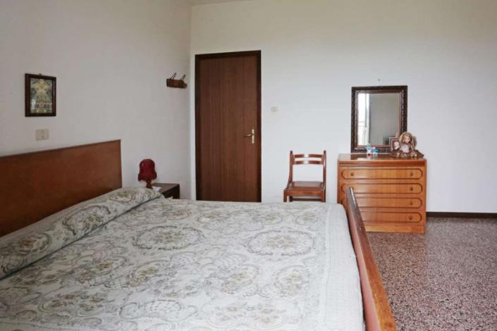 Image No.13-2 Bed Country Property for sale