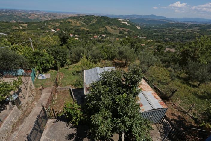 Image No.10-2 Bed Country Property for sale