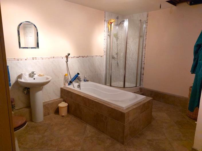 Image No.2-5 Bed Country Property for sale