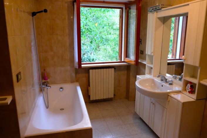 Image No.31-5 Bed Country Property for sale