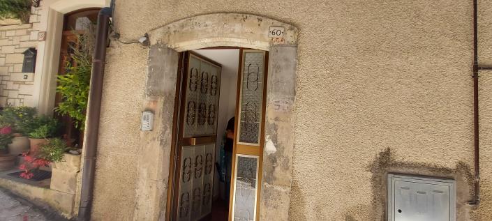 Image No.3-2 Bed Townhouse for sale