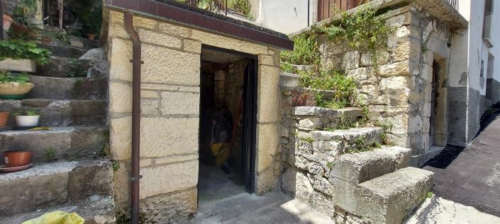 Image No.21-2 Bed Townhouse for sale