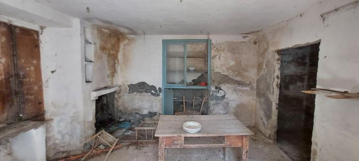 Image No.8-2 Bed Country Property for sale