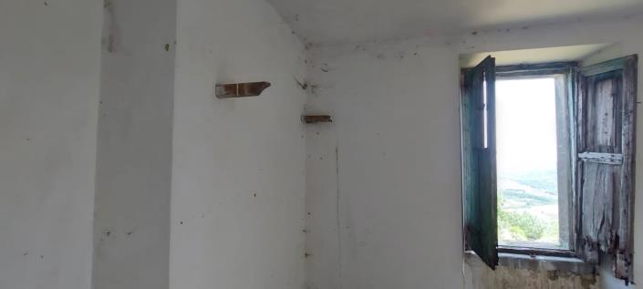 Image No.12-2 Bed Country Property for sale