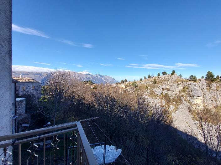 Image No.16-2 Bed Semi-Detached for sale