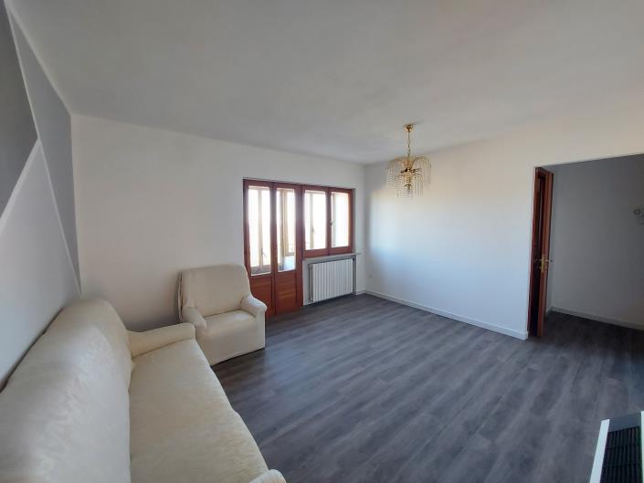 Image No.15-2 Bed Semi-Detached for sale