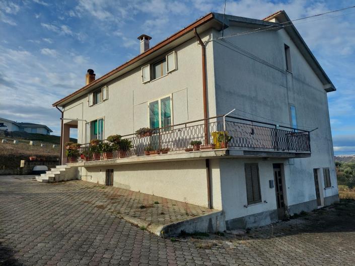Image No.38-Maison de campagne de 4 chambres à vendre à Castél Frentano