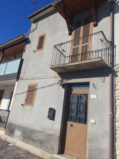 Image No.40-3 Bed Semi-Detached for sale