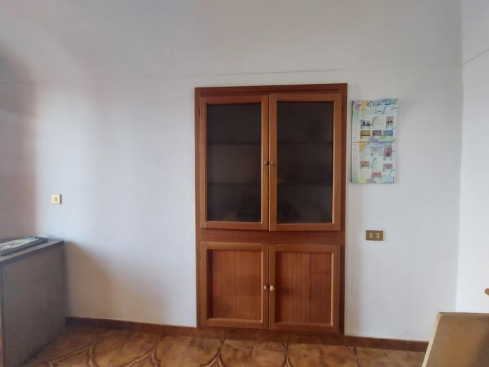 Image No.16-2 Bed Townhouse for sale