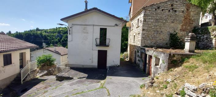 Image No.7-2 Bed Townhouse for sale