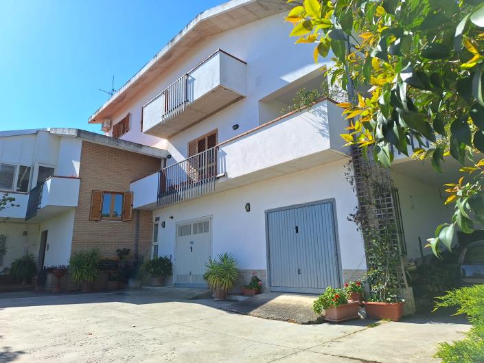 Image No.7-Villa / Détaché de 4 chambres à vendre à Fara Filiorum Petri