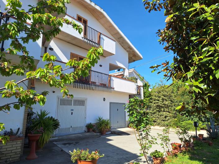 Image No.30-Villa / Détaché de 4 chambres à vendre à Fara Filiorum Petri