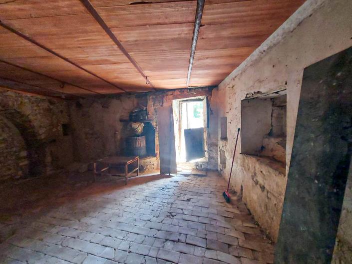 Image No.30-2 Bed Townhouse for sale