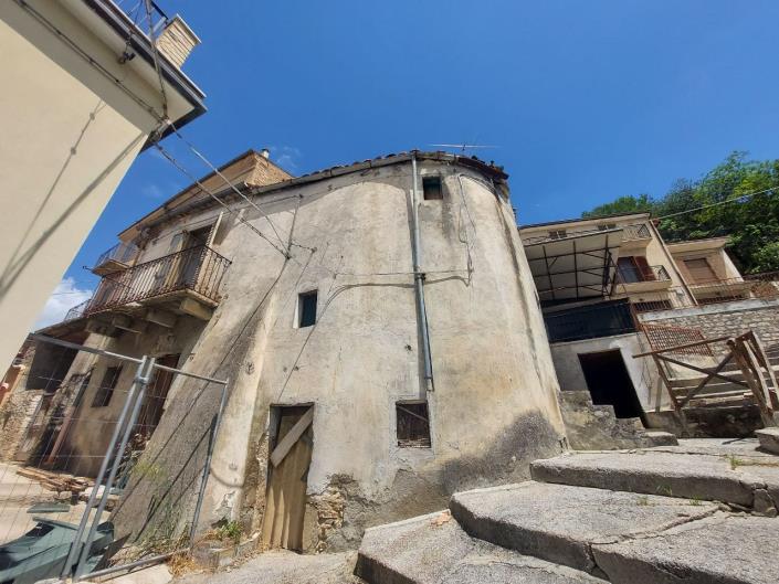 Image No.37-2 Bed Townhouse for sale