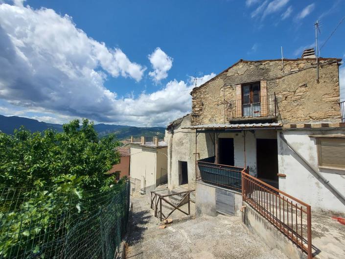 Image No.41-2 Bed Townhouse for sale