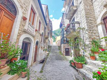 1 - Fara San Martino, Townhouse