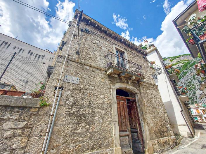 Image No.7-2 Bed Townhouse for sale