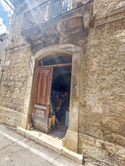 Image No.14-2 Bed Townhouse for sale